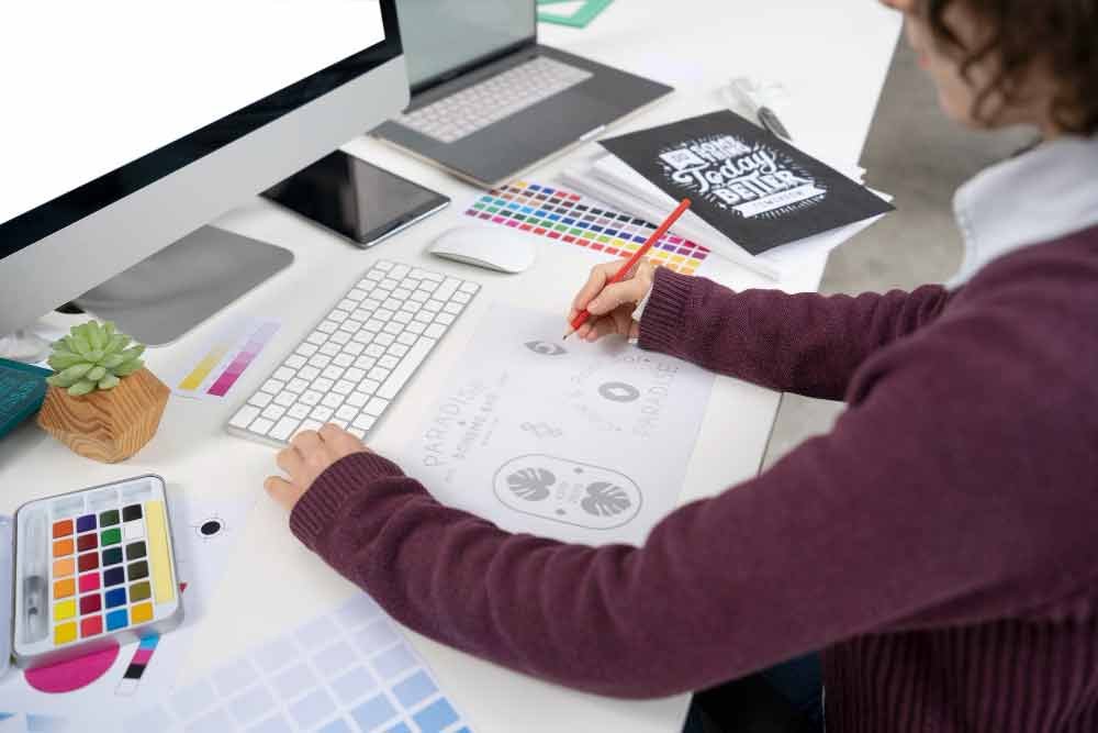 How to Become a Graphic Designer: A Comprehensive Guide